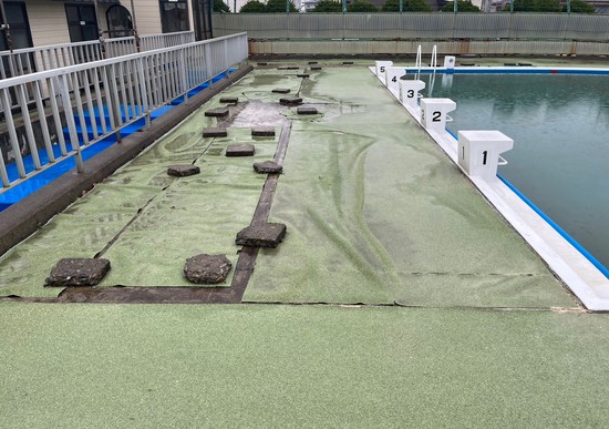プールサイド防水改修工事前